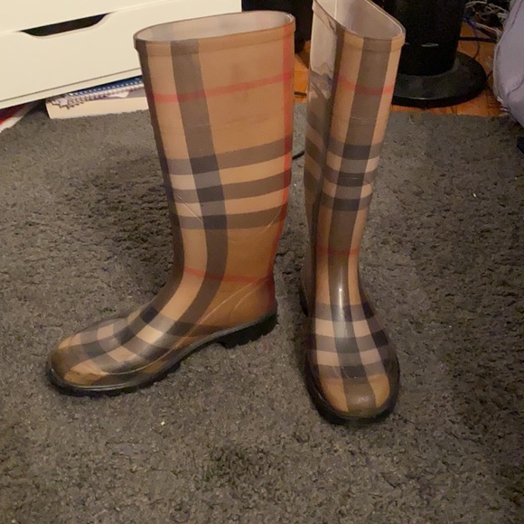Classic Burberry patterned rain boots - Picture 3 of 6